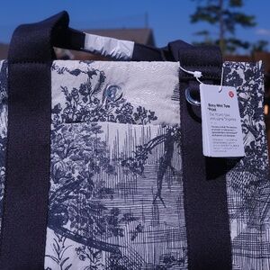 Lululemon Boxy Mini Tote Bag 4.5L